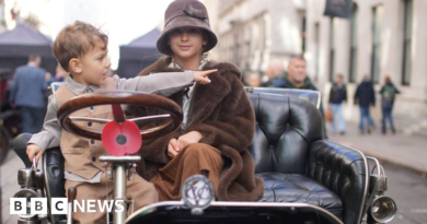 St James's Motoring Spectacle: Old cars meet new in Pall Mall – BBC